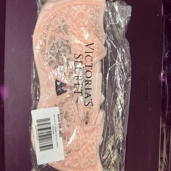 Victoria Secret - Body by Victoria - 38DD Lace & Mesh Bra - Peach - Picture 4 of 4